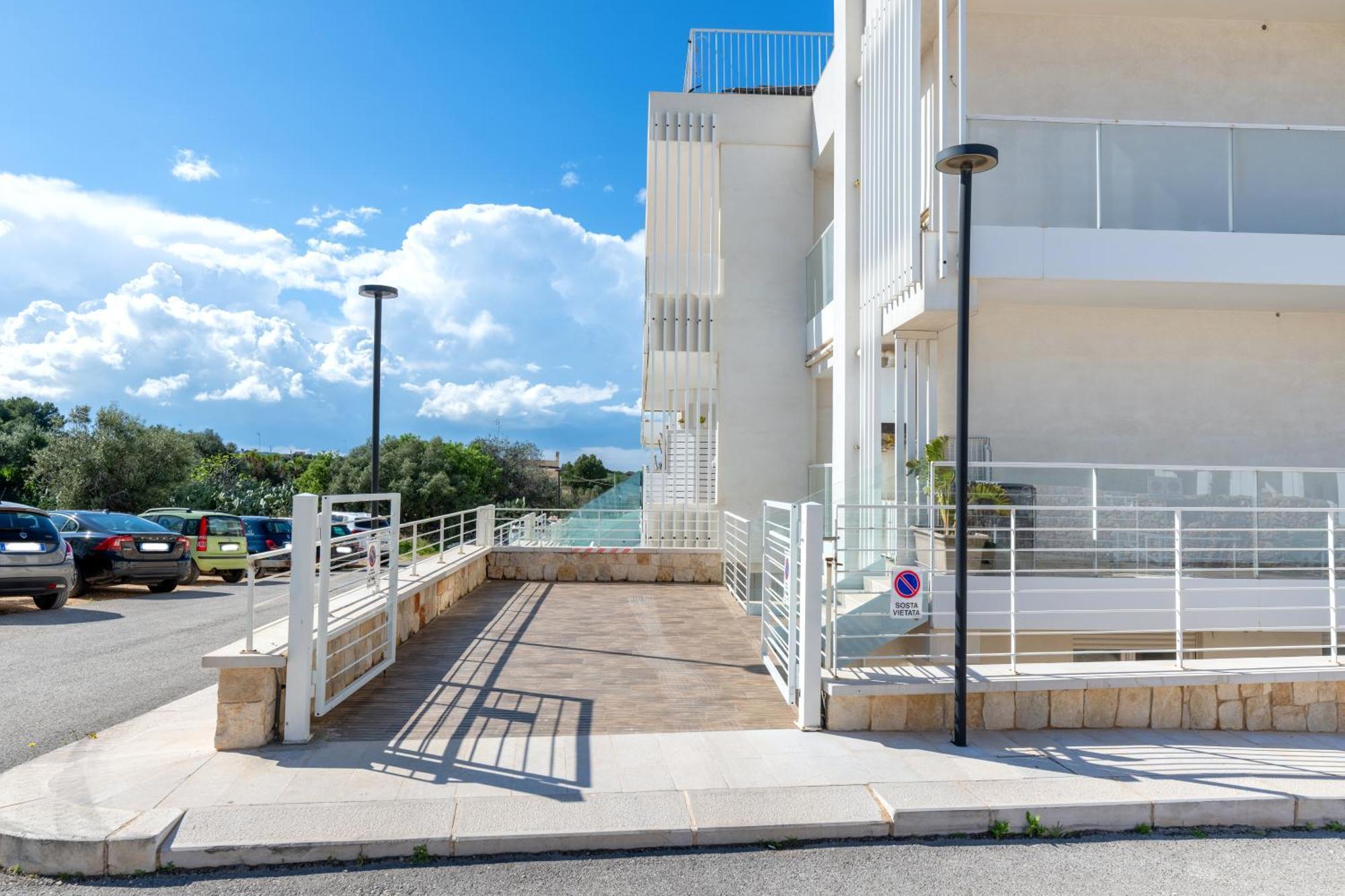 Exclusive Deluxe Apt Up To 6 People & Heated Tub Polignano a Mare Bagian luar foto